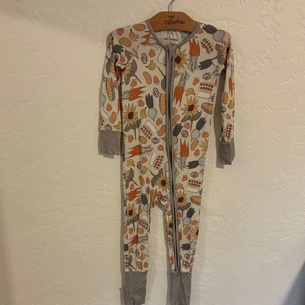 Little One Shop Pajamas (3T) - Picture 8 of 13